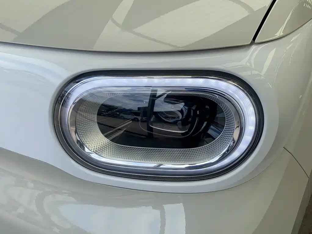 Wuling MINIEV — миниатюра 10
