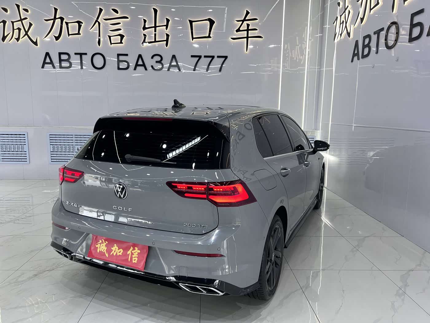 Volkswagen Golf 1.4 л 2023 г. Серебристо-серый, пробег 24000 км