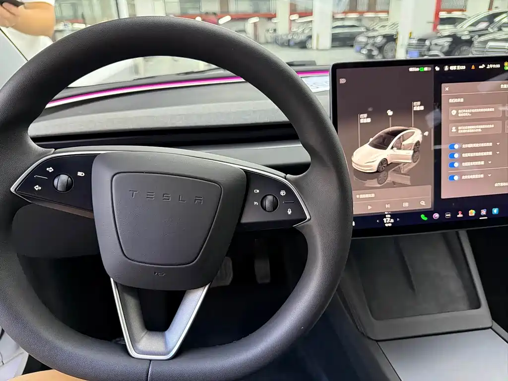 Tesla Model 3 — миниатюра 8