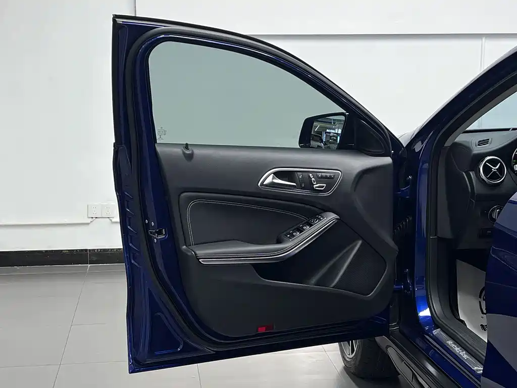 Mercedes-Benz GLA — миниатюра 8