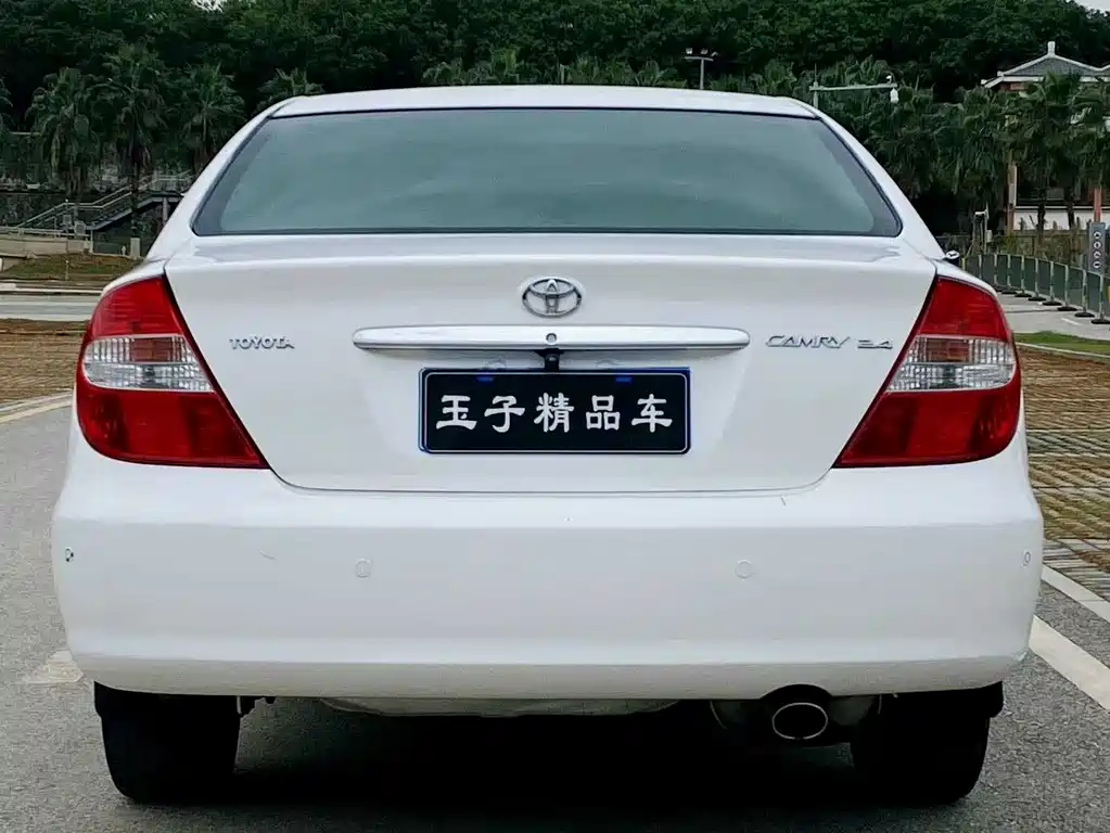 Toyota Camry — миниатюра 3