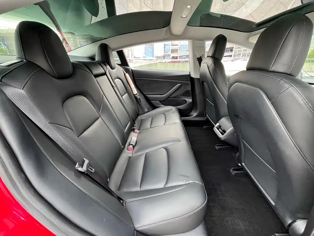 Tesla Model 3 — миниатюра 12