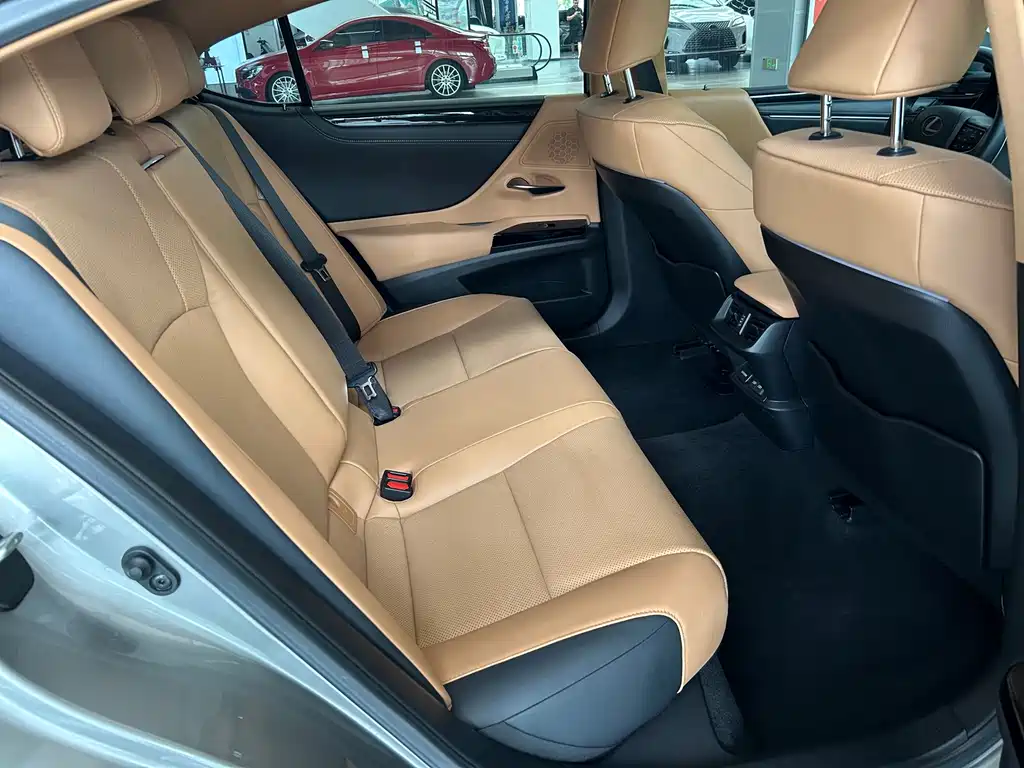 Lexus ES — миниатюра 10