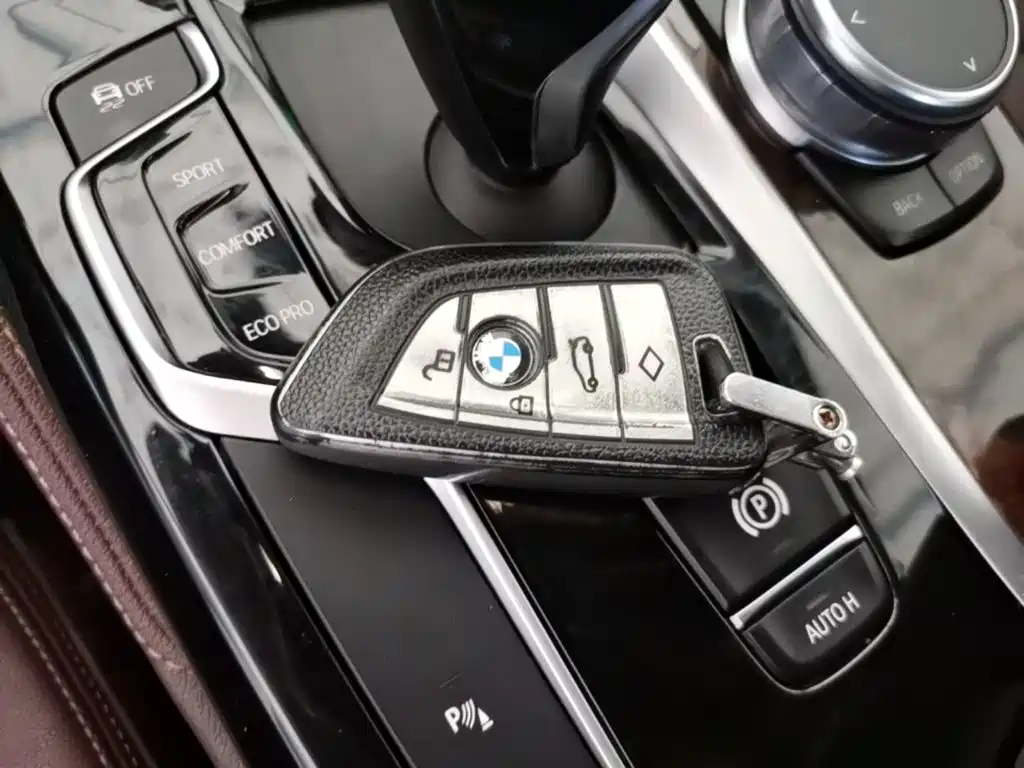 BMW 5 Series — миниатюра 9