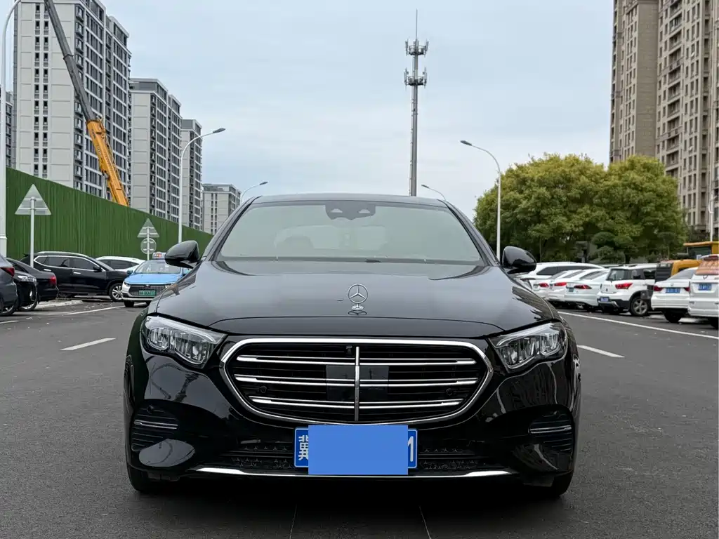 Mercedes-Benz E-Class — миниатюра 2