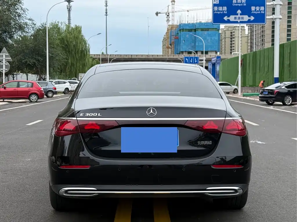 Mercedes-Benz E-Class — миниатюра 12