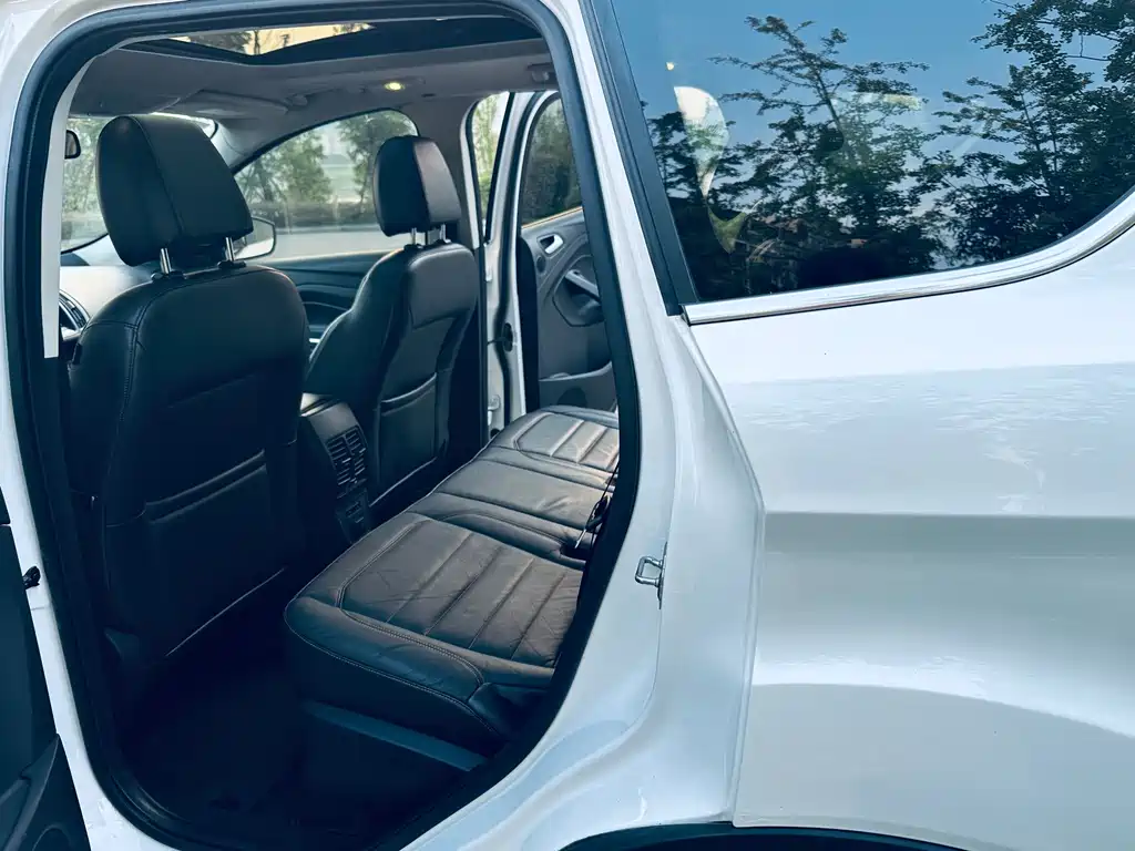 Ford Kuga — миниатюра 9