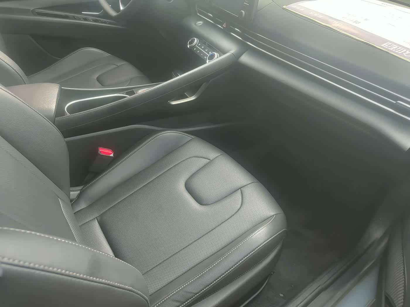 Hyundai Elantra 1.5 л 2022 г. Серебристо-серый, пробег 43000 км