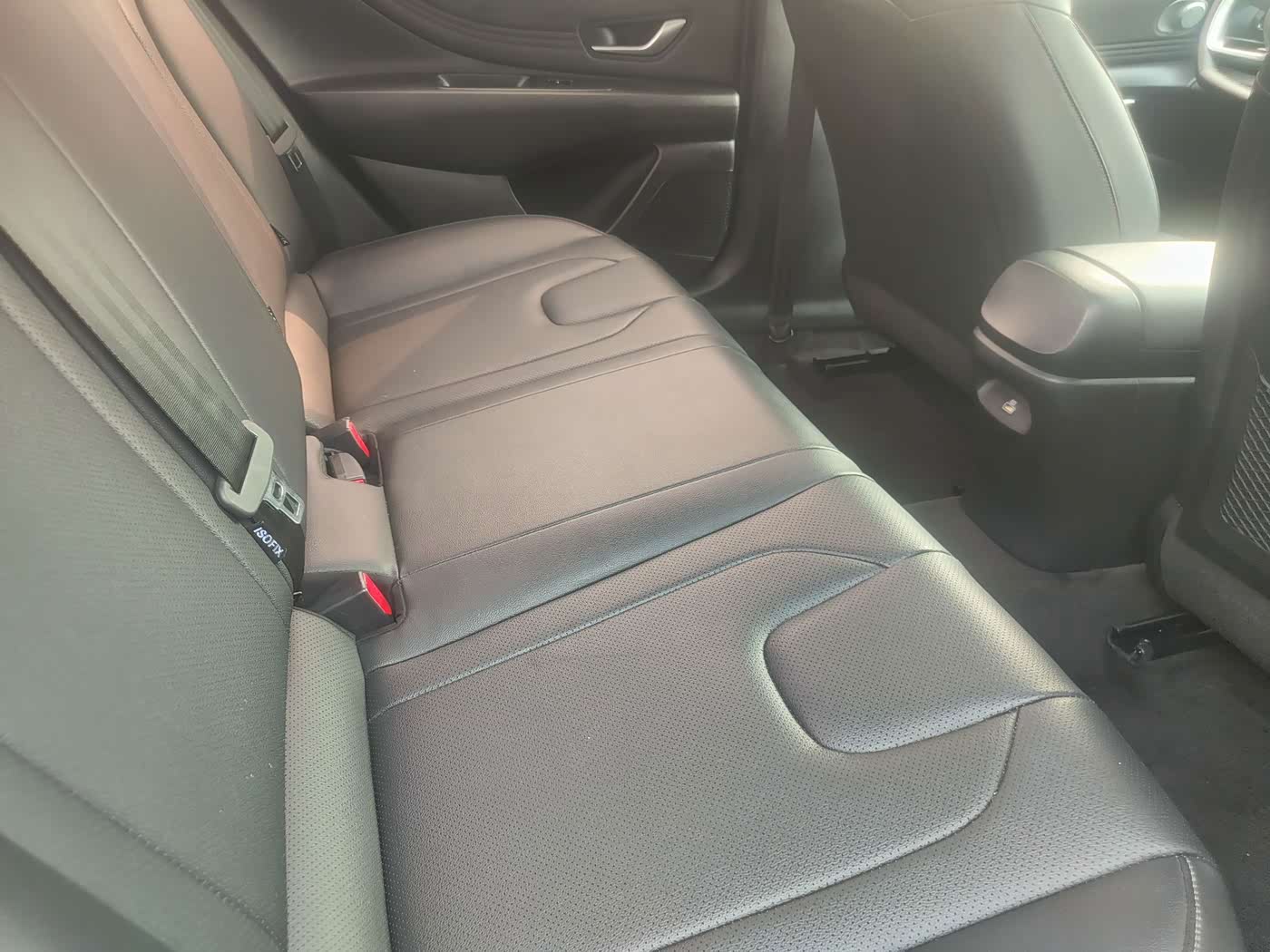 Hyundai Elantra 1.5 л 2022 г. Серебристо-серый, пробег 43000 км