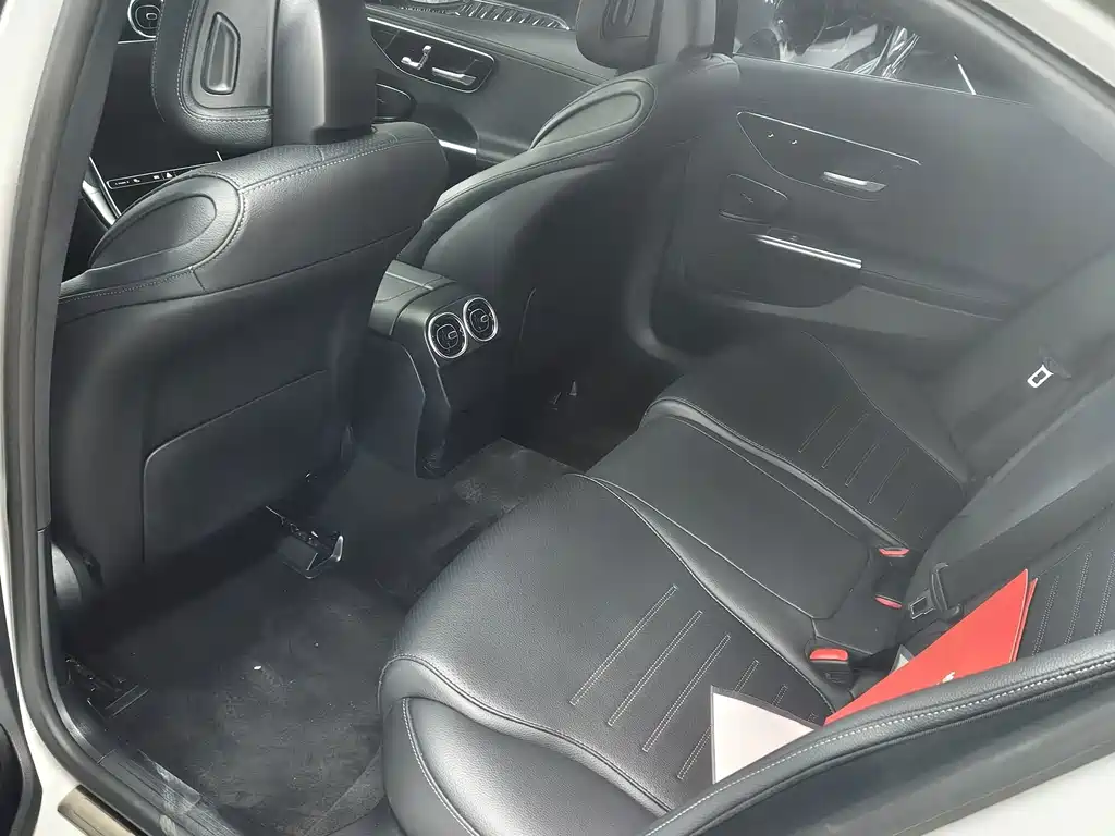 Mercedes-Benz C-Class — миниатюра 11