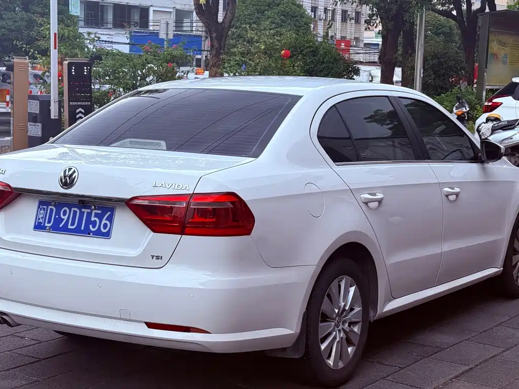 Volkswagen Lavida — миниатюра 4