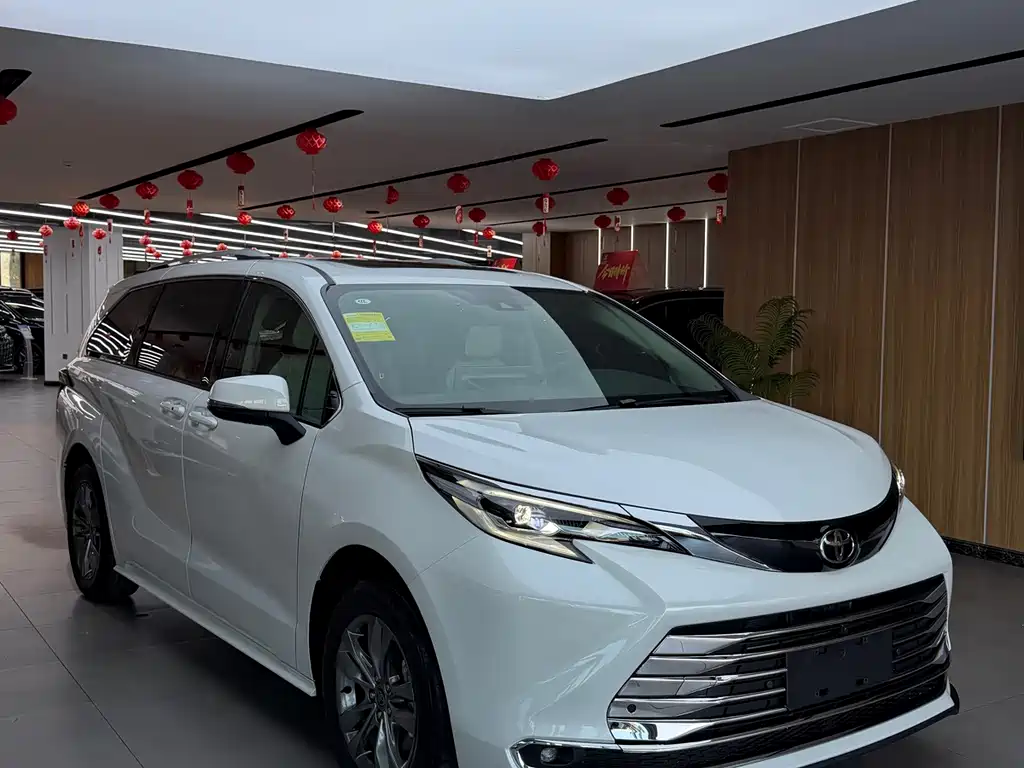 Toyota Sienna — миниатюра 3