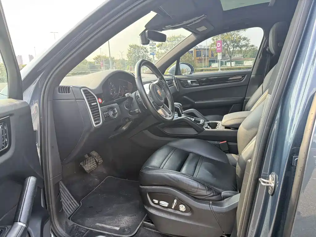 Porsche Cayenne — миниатюра 10