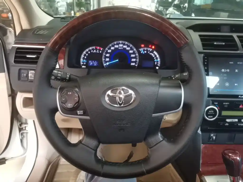 Toyota Camry — миниатюра 11