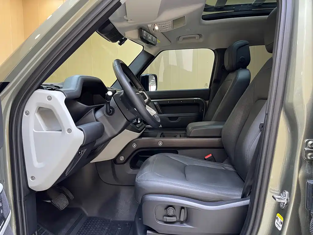 Land Rover Defender — миниатюра 4