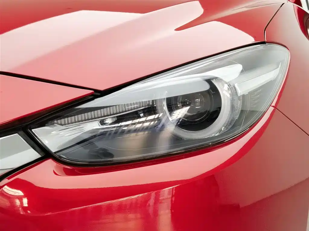 Mazda Mazda3 3 2017 1.5L AT Luxury V
