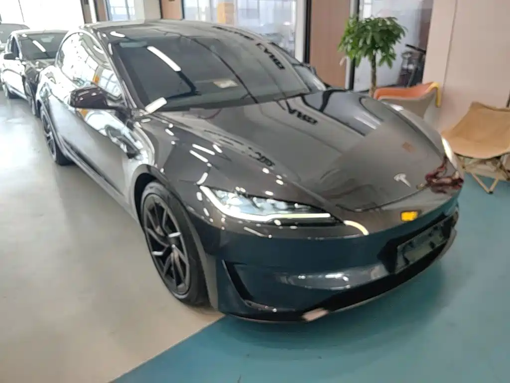 Tesla Model 3 — миниатюра 4