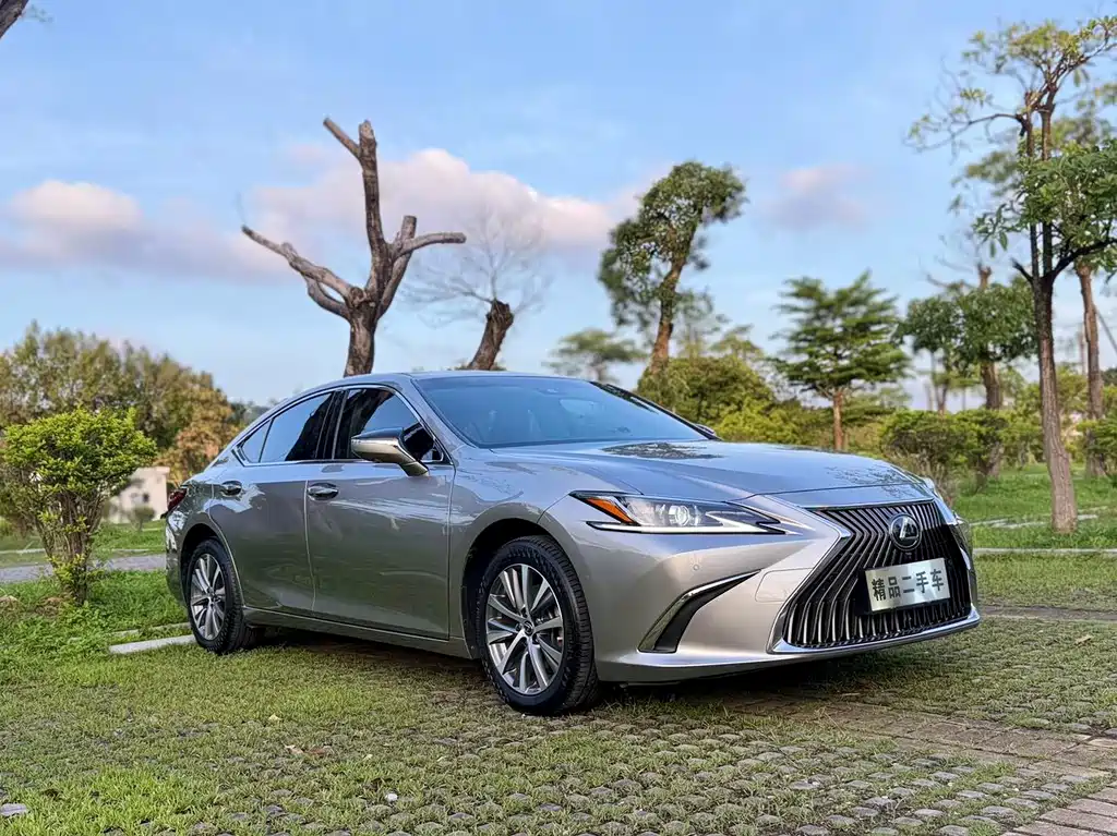 Lexus ES 2021 200