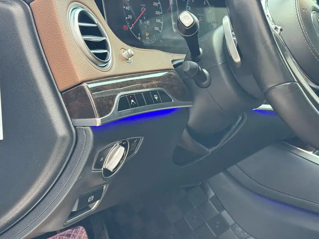 Mercedes-Benz S-Class — миниатюра 12