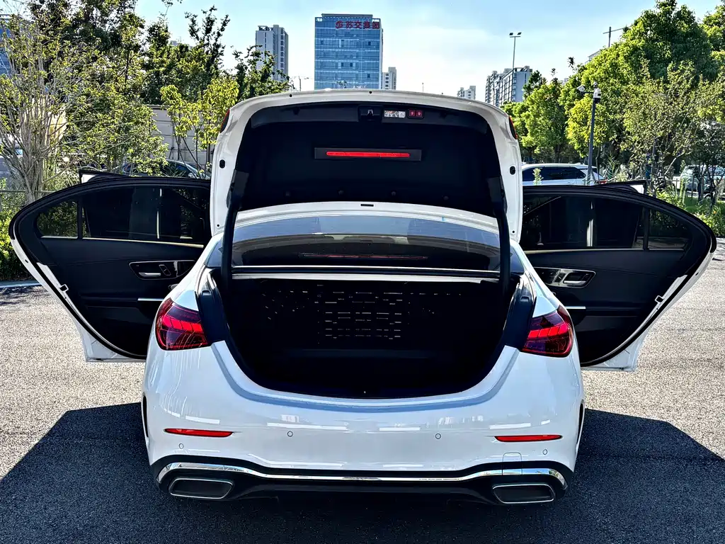 Mercedes-Benz C-Class — миниатюра 14