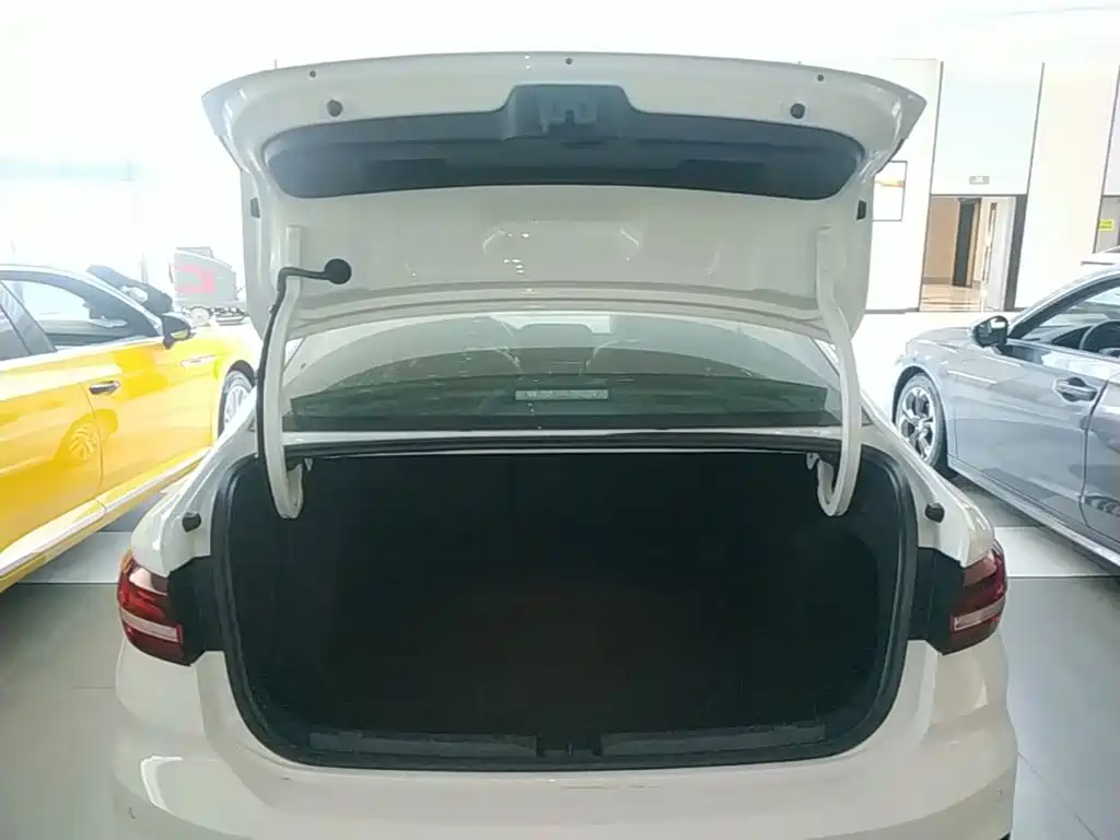 Volkswagen Lavida — миниатюра 19