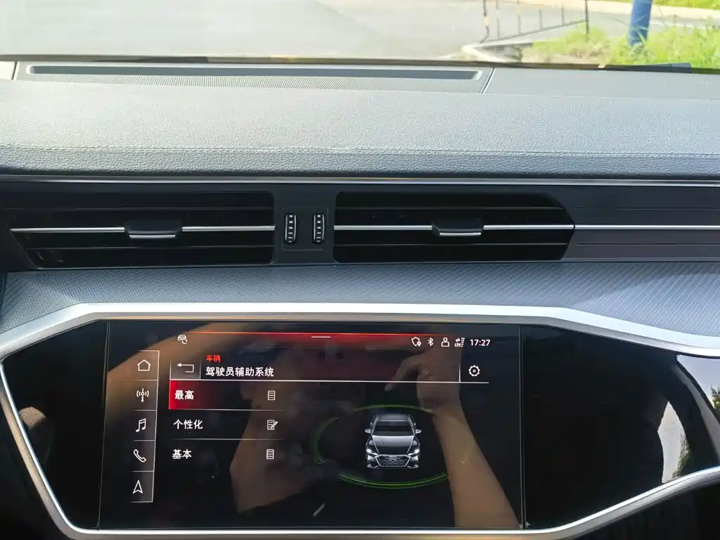 Audi A7L — миниатюра 23