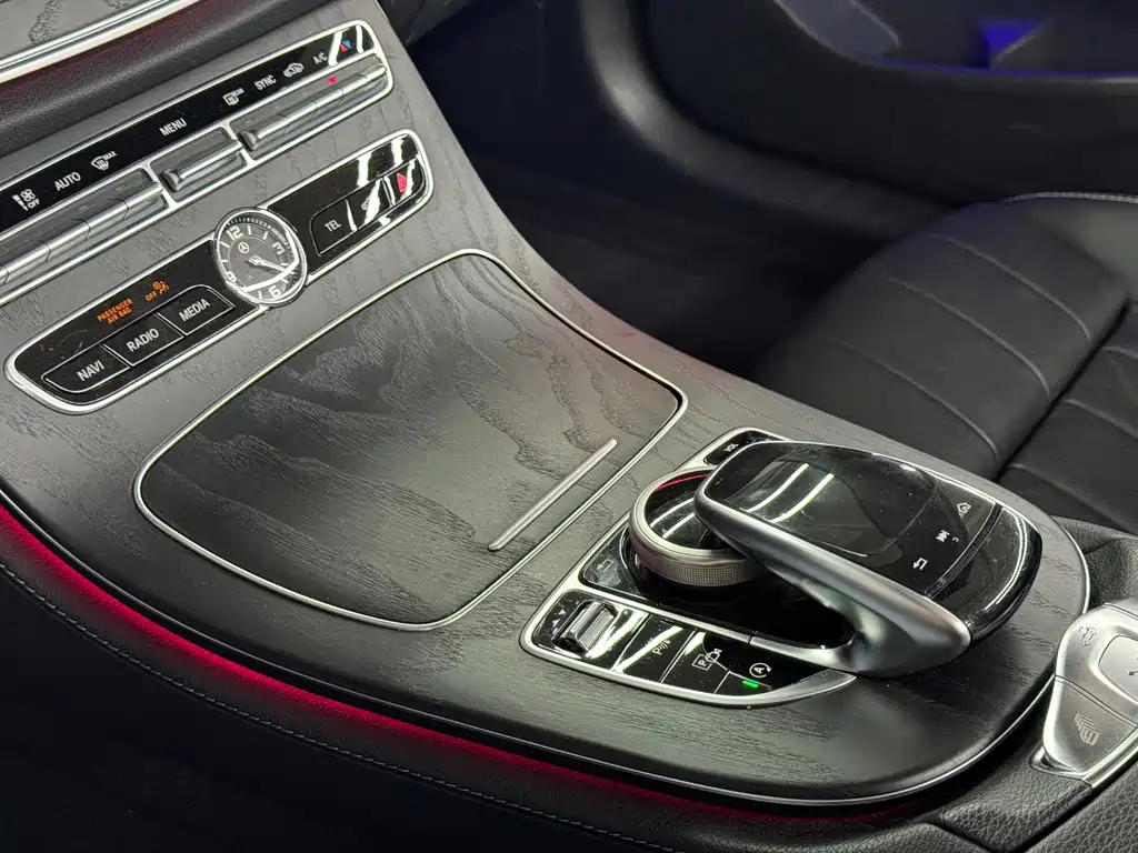 Mercedes-Benz E-Class (Import) — миниатюра 12