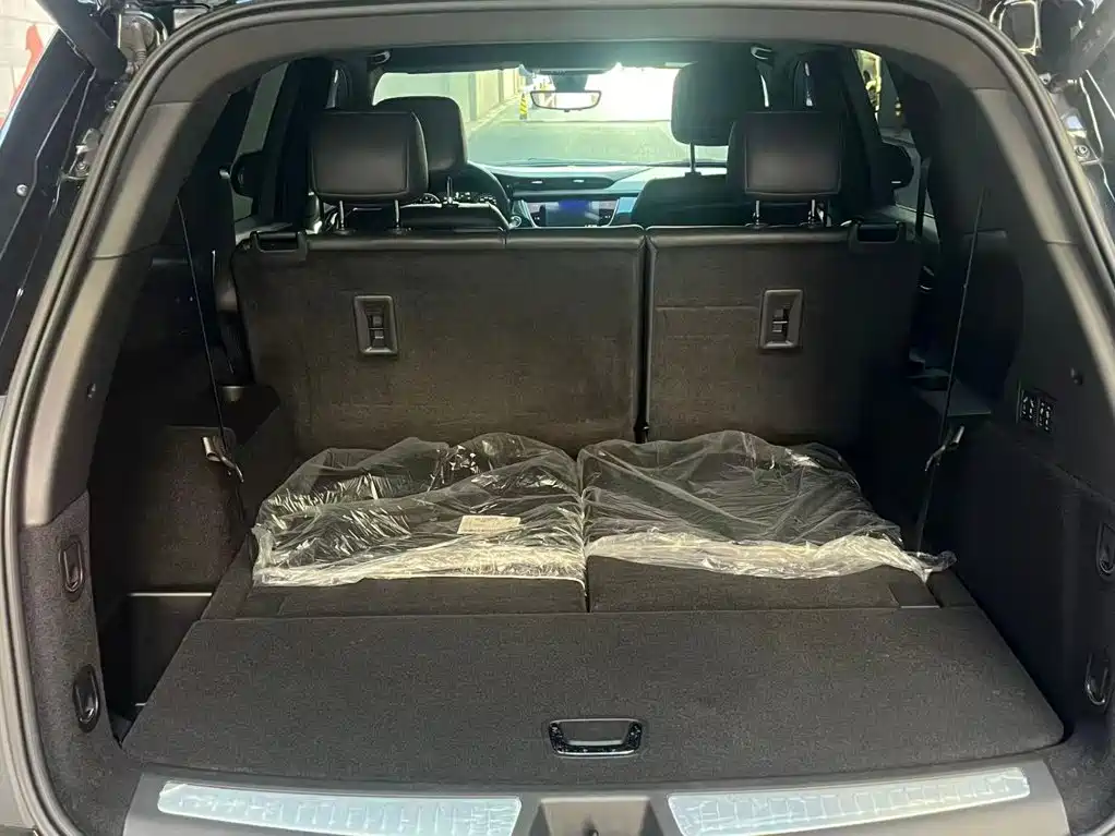 Cadillac XT6 — миниатюра 8