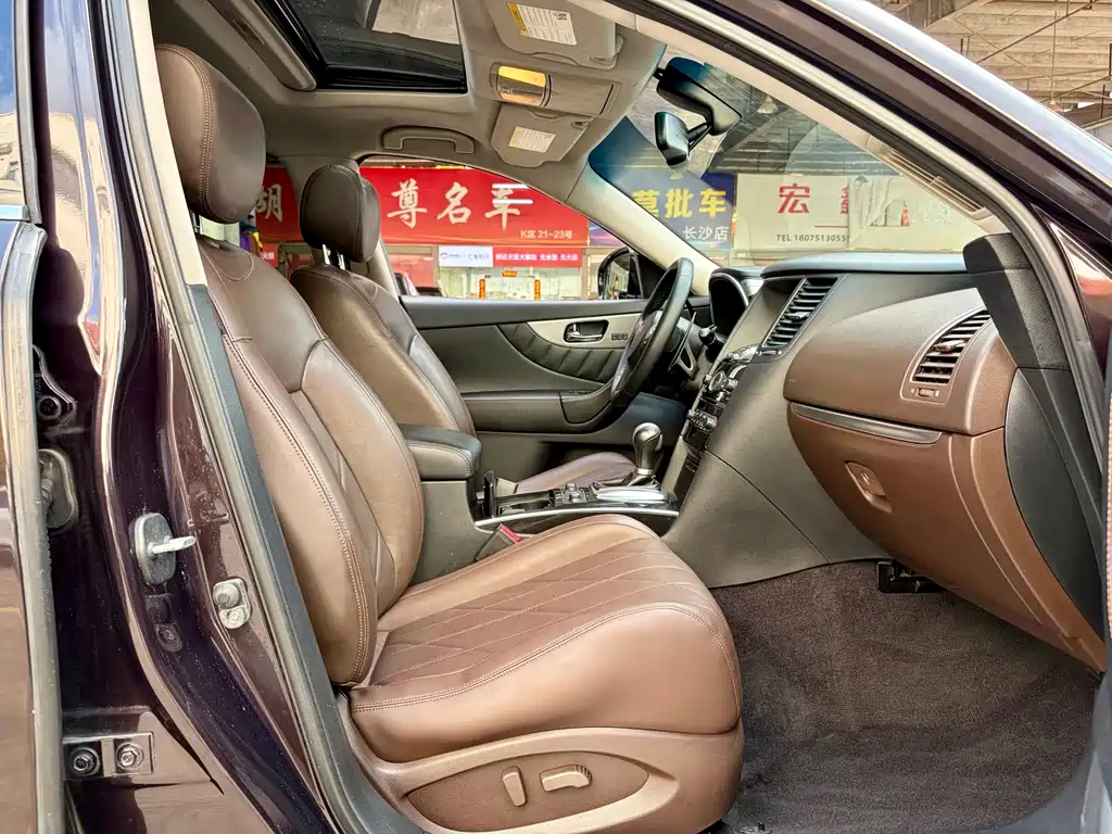 Infiniti QX70 — миниатюра 12