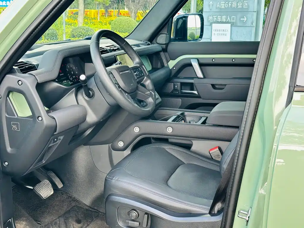 Land Rover Defender — миниатюра 7
