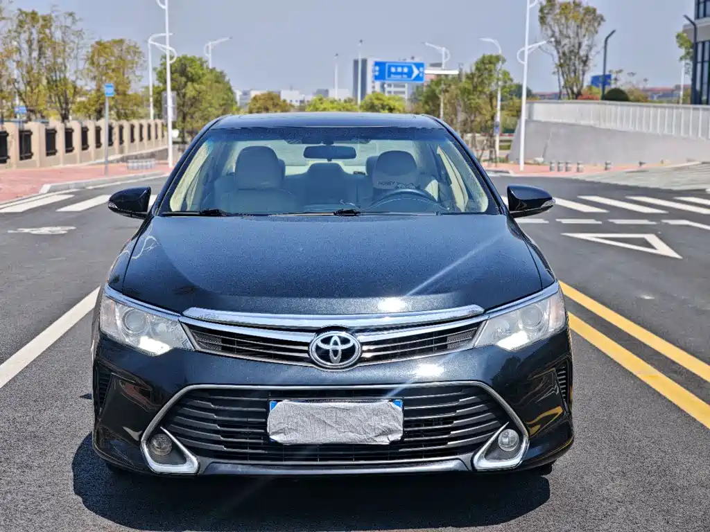 TOYOTA CAMRY