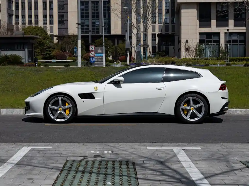Ferrari GTC4Lusso — миниатюра 7