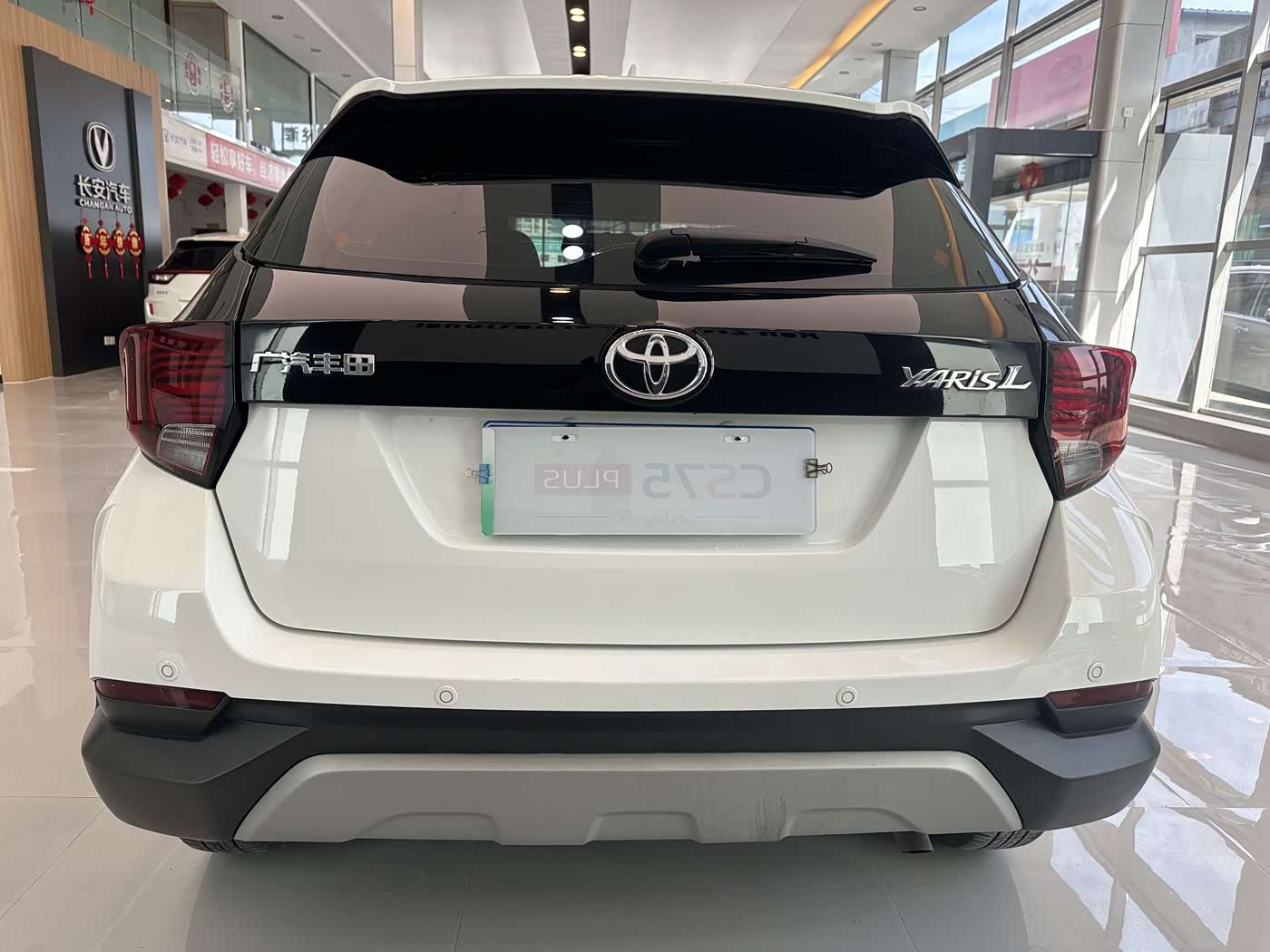 Toyota YARiS L Zhi Xuan 1.5 л 2022 г. Белый, пробег 13000 км