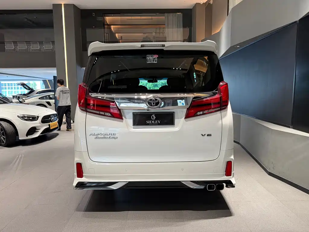 Toyota Alphard — миниатюра 5