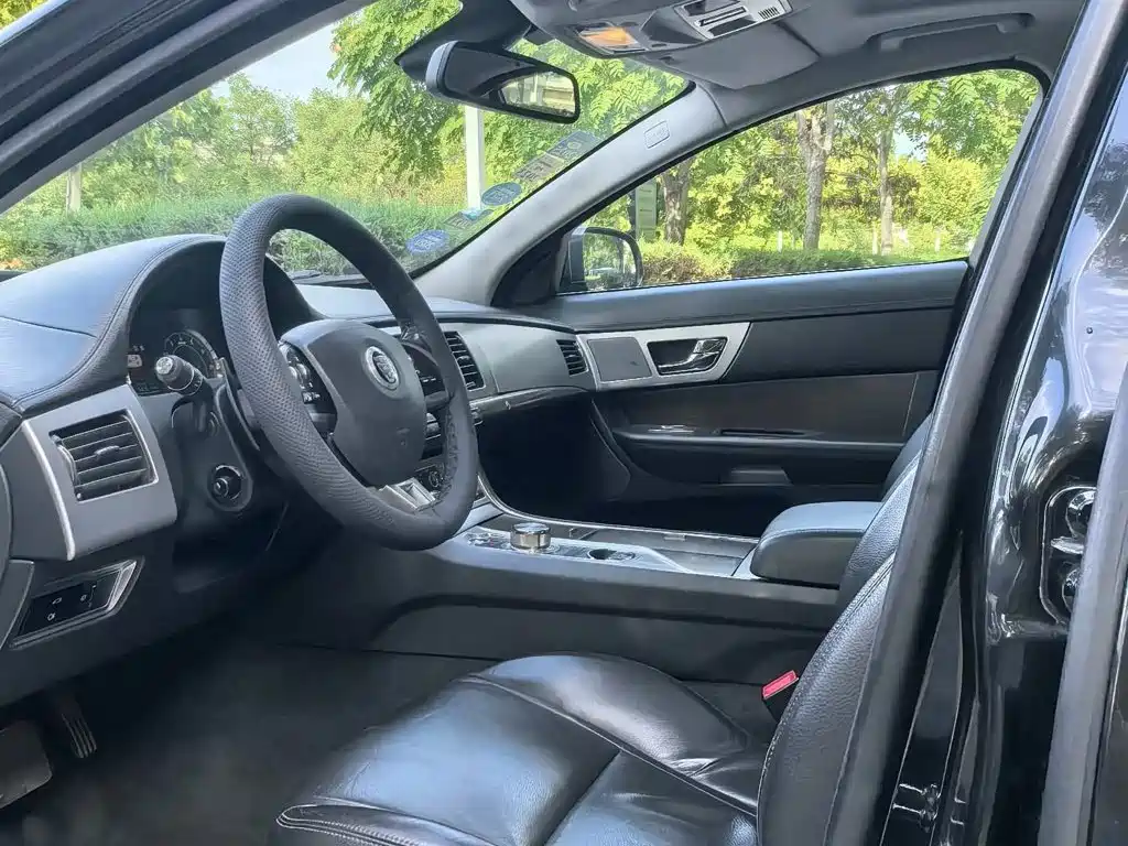 Jaguar XF — миниатюра 7
