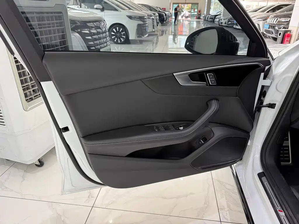 Audi A4L — миниатюра 3