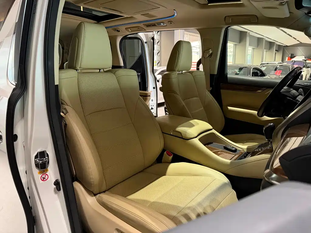Toyota Alphard — миниатюра 14