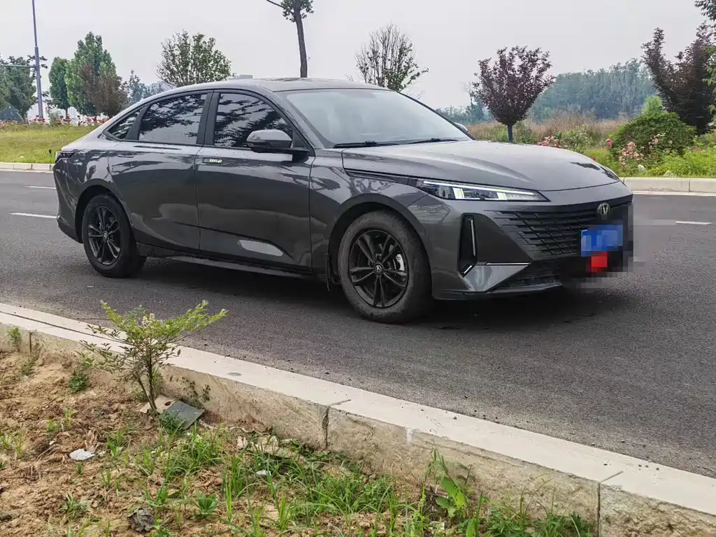 Changan Yida — миниатюра 3