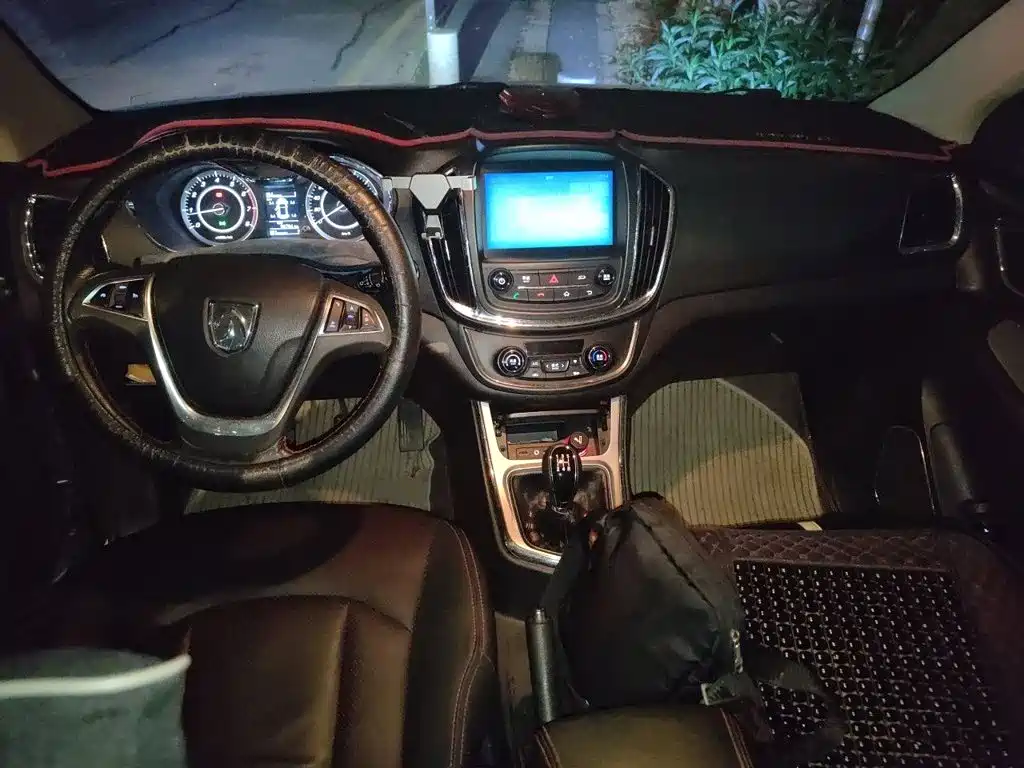 Baojun 560 2015 1.8L MT Luxury