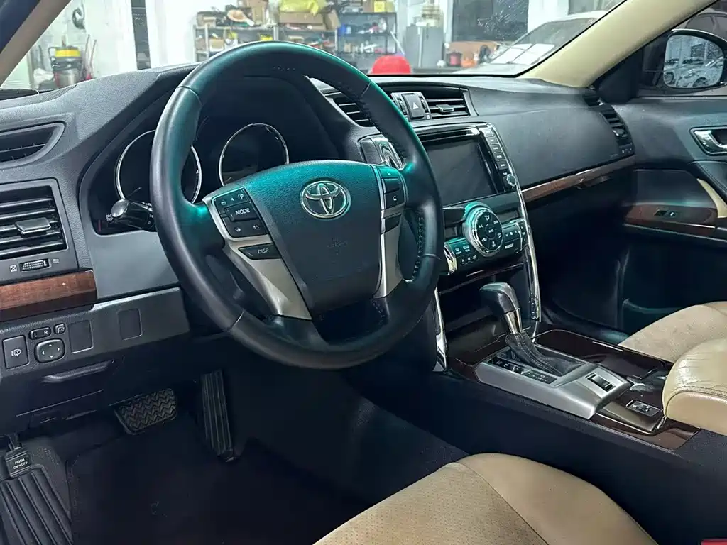 Toyota Reiz — миниатюра 4