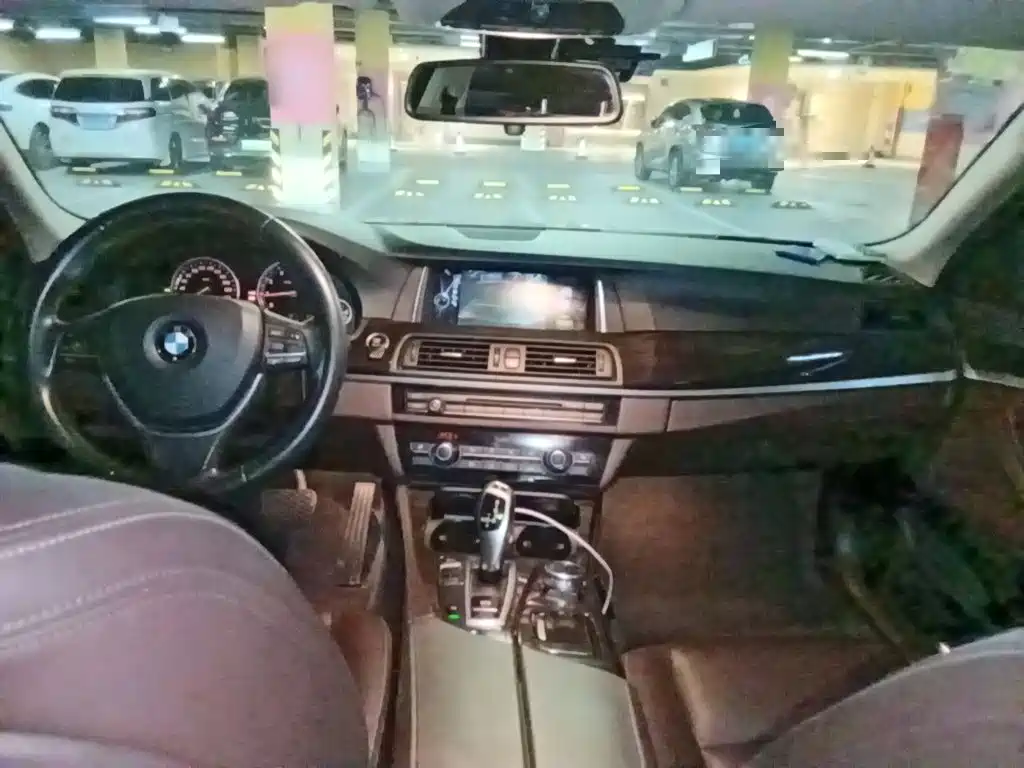 BMW 5 Series — миниатюра 13