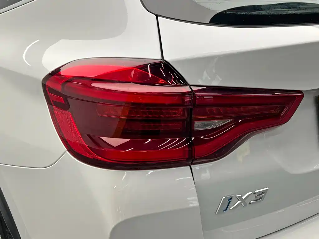 BMW iX3 — миниатюра 11