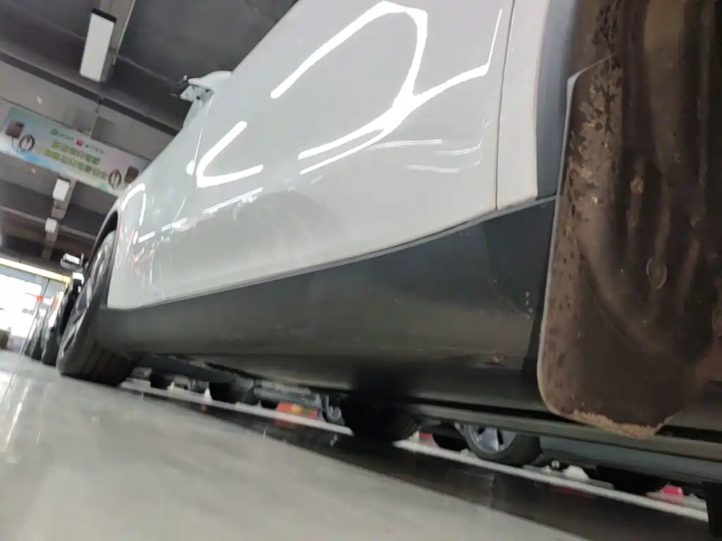Tesla Model Y — миниатюра 21