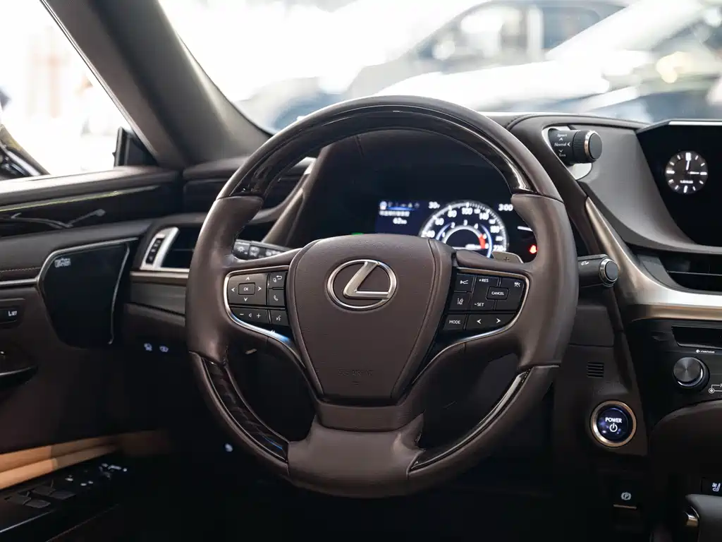 Lexus ES — миниатюра 14