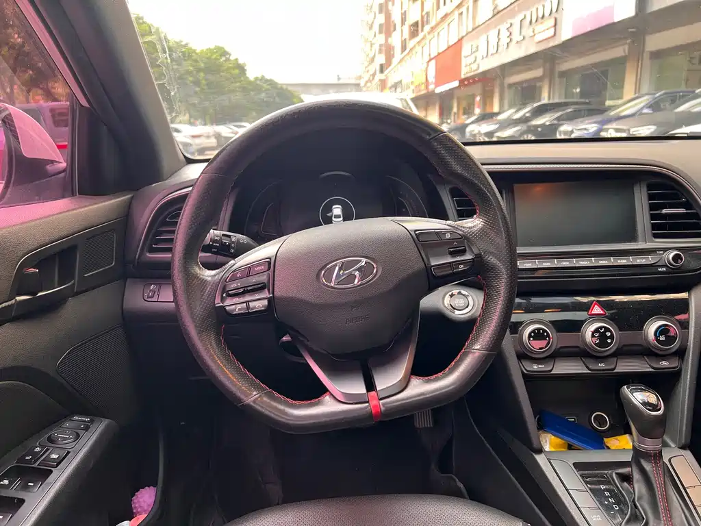Hyundai Elantra — миниатюра 4