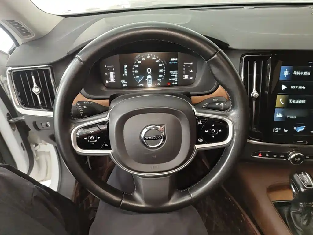 Volvo S90 — миниатюра 11