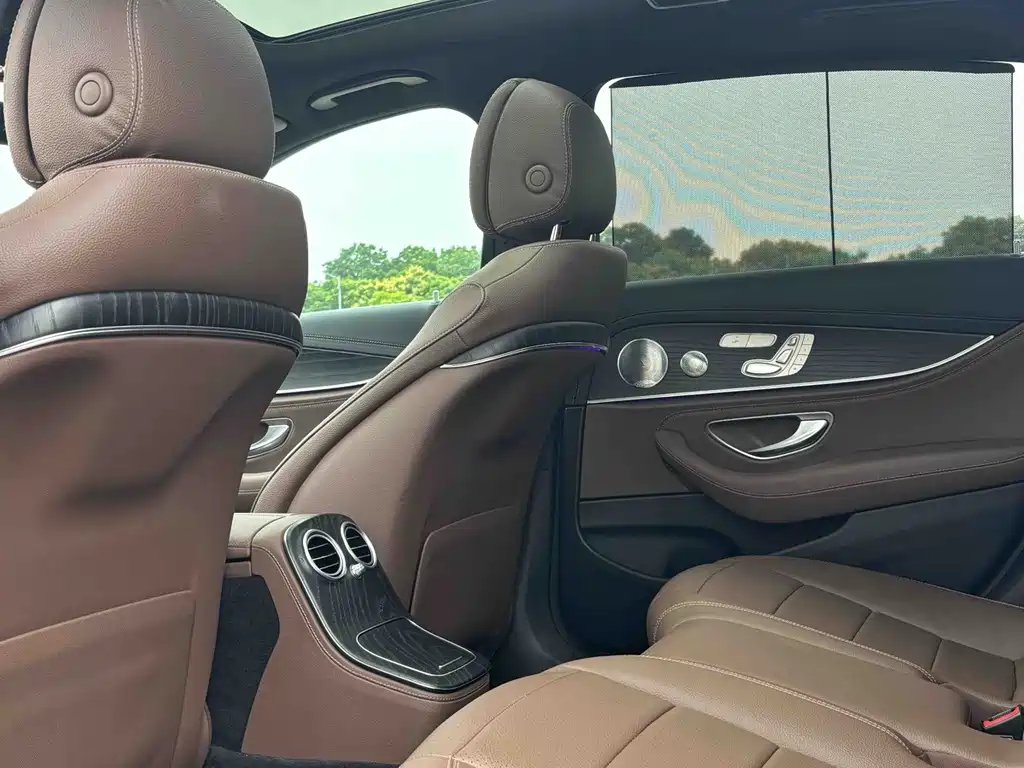 Mercedes-Benz E-Class — миниатюра 7