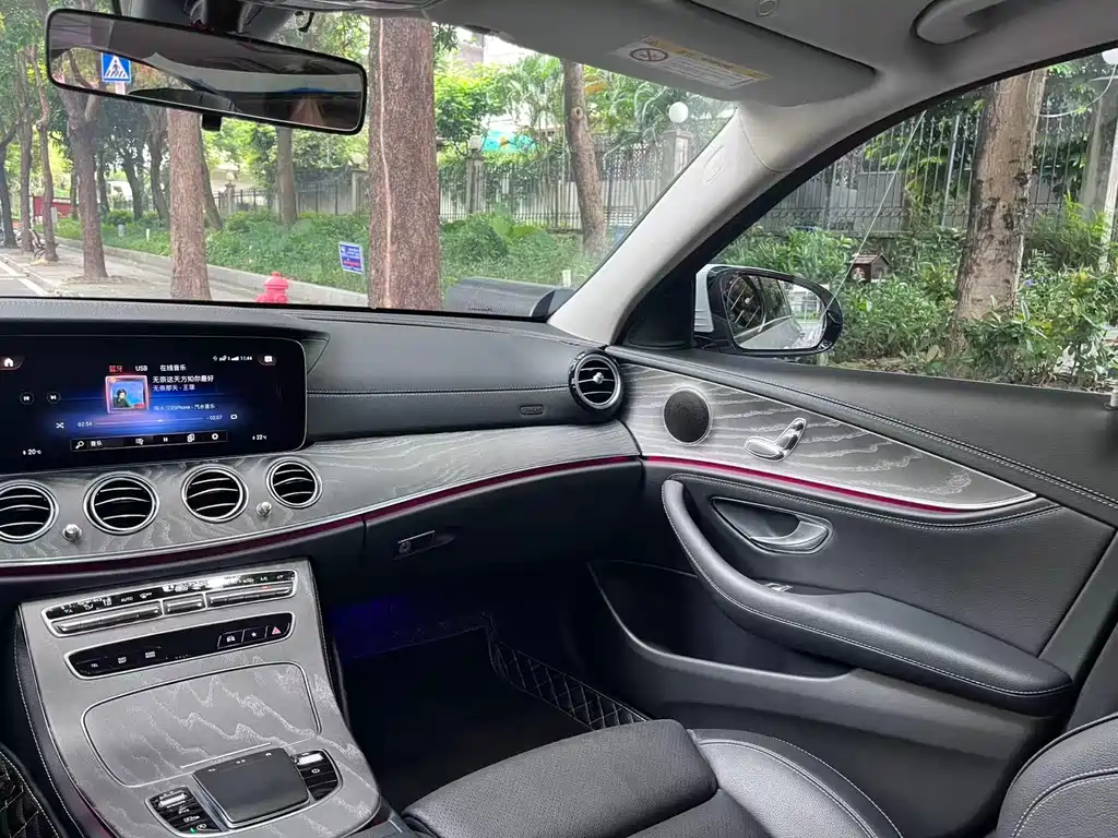 Mercedes-Benz E-Class — миниатюра 10