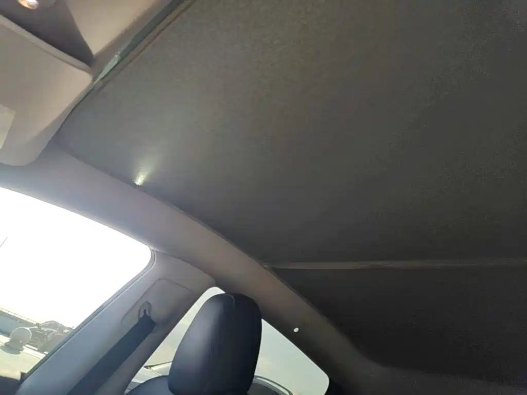 Tesla Model Y — миниатюра 18