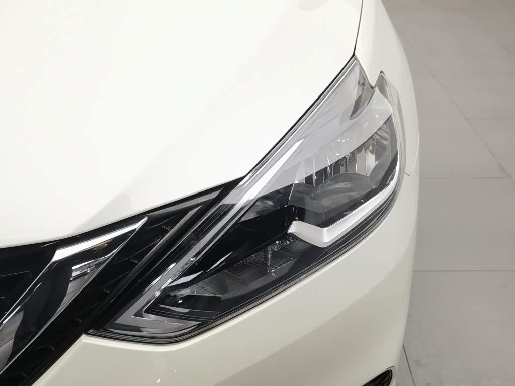 Nissan Sylphy 1.6 л 2023 г. Белый, пробег 37700 км
